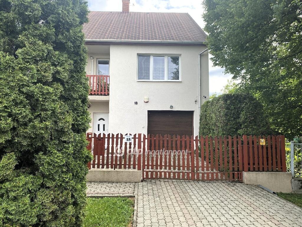 4 bed · 180m² · 49.900.000 ft