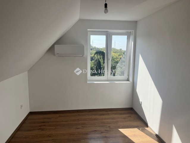 Eladó családi ház, Pécsett 98 M Ft, 4 szobás