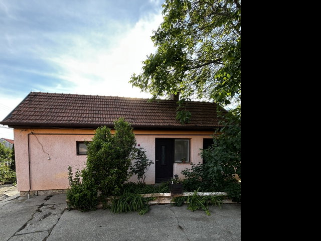 Eladó családi ház, Pécsett, Pellérdi úton 79.9 M Ft, 3 szobás