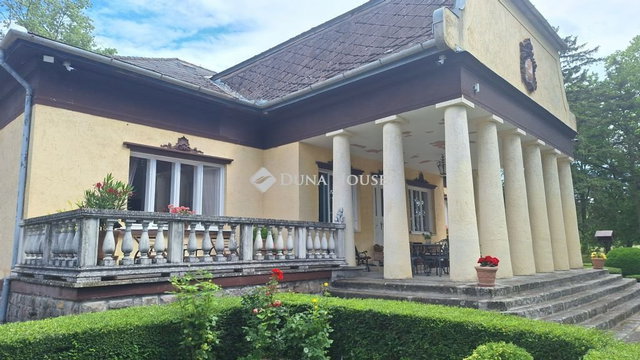 Eladó családi ház, Kozárdon 320 M Ft, 10 szobás