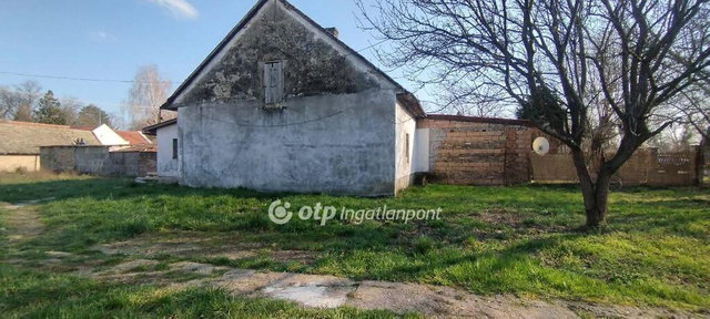 Eladó családi ház, Szekszárdon 8 M Ft, 1 szobás