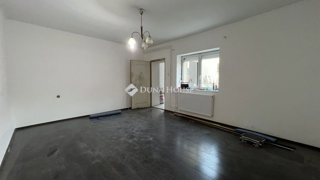 Eladó családi ház, Sopronban, Hajnal téren 74.99 M Ft, 4 szobás