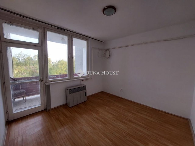 Eladó téglalakás, Kunszentmiklóson, Pék utcában 33.5 M Ft