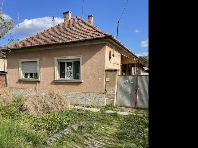 Eladó családi ház, Kiszomboron, Csatorna utcában 19.9 M Ft