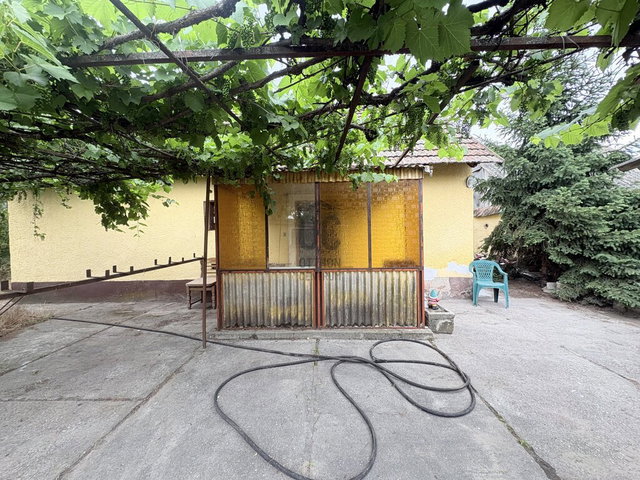 Eladó családi ház, Törtelen 8.5 M Ft, 1 szobás