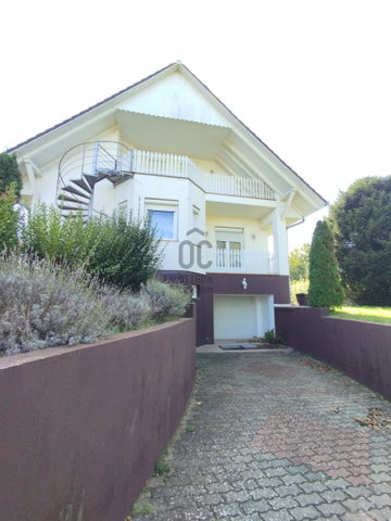 Eladó családi ház, Balatonszemesen 150 M Ft, 8 szobás
