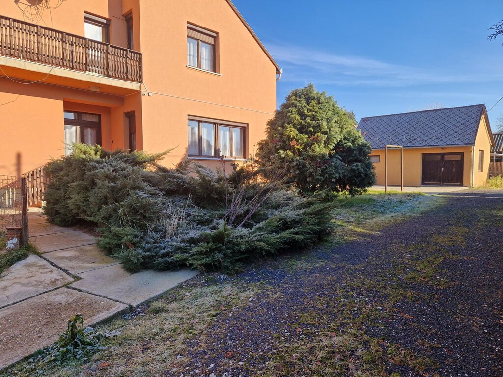 6 bed · 240m² · 62.800.000 ft