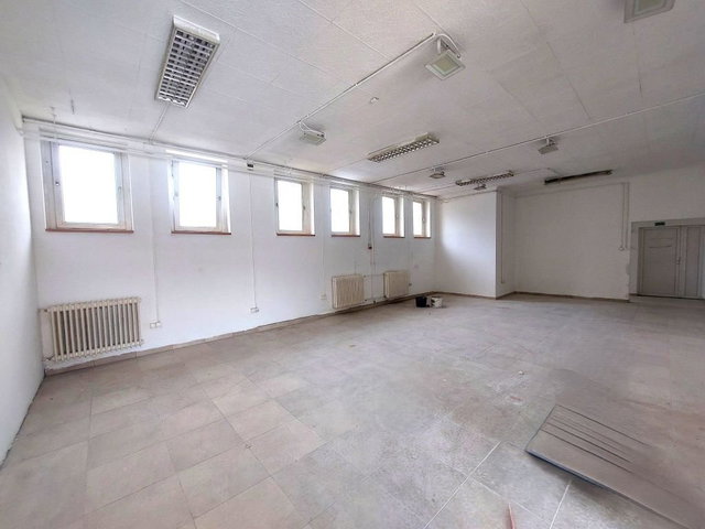 Kiadó ipari ingatlan, Solymáron 375 E Ft / hó, 125 szobás