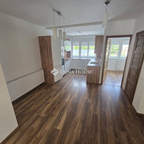 Kiadó téglalakás, albérlet, Kecskeméten 250 E Ft / hó