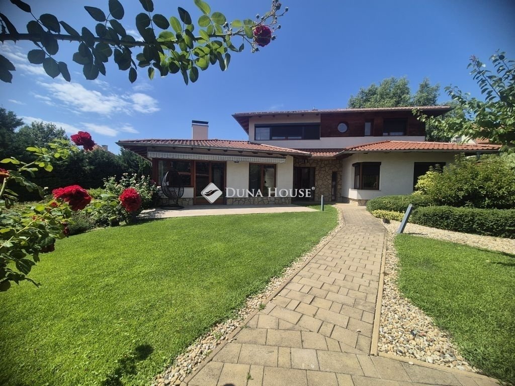 6 hálószoba · 325 m² · 382.000.000 Ft