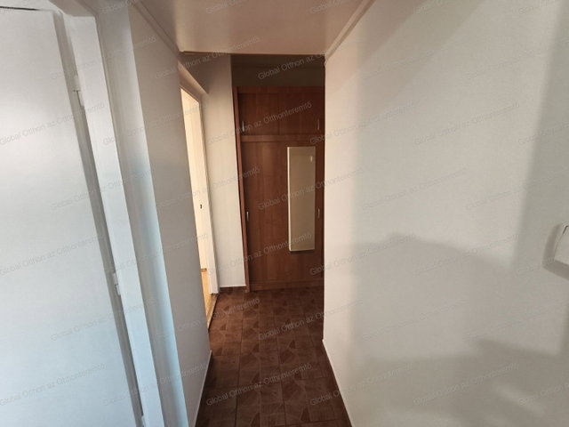 Eladó panellakás, Mosonmagyaróváron 41.8 M Ft