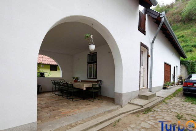 Eladó családi ház, Dunaföldváron 64.9 M Ft, 11 szobás