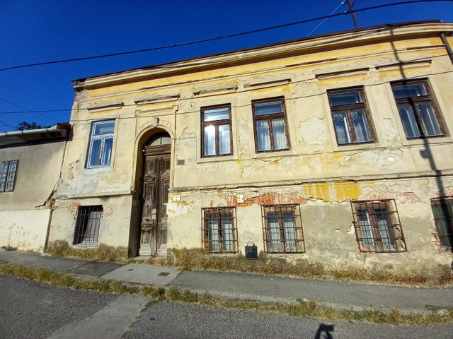 Kiadó családi ház, albérlet, Pécsett, Kálvária utcában