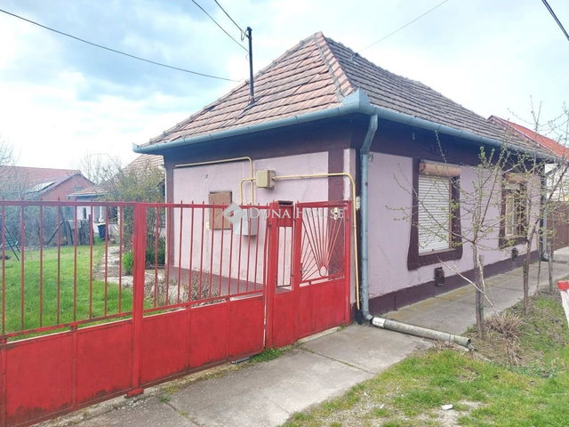 Eladó családi ház, Izsákon, Széchenyi utcában 14.8 M Ft