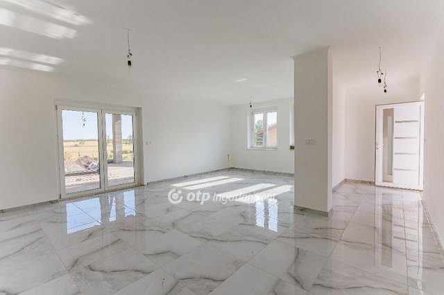 Eladó családi ház, Farmoson 75.9 M Ft, 3 szobás