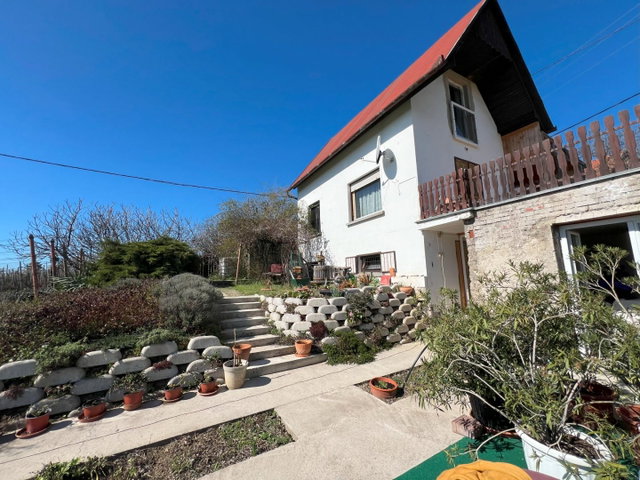 Eladó családi ház, Pécsett 52 M Ft, 3 szobás