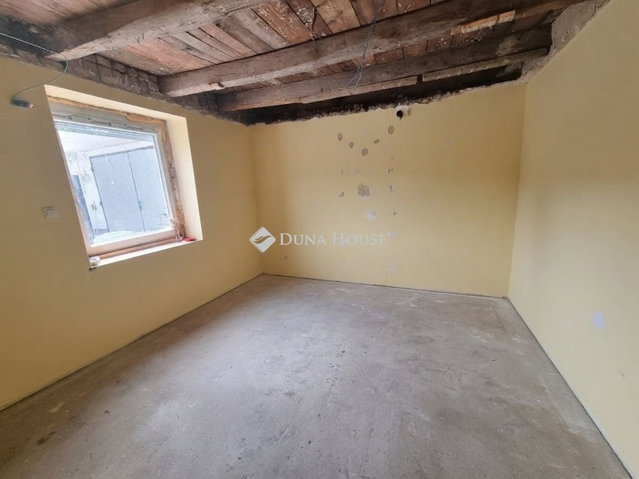 Eladó családi ház, Velencén 61.9 M Ft, 2 szobás