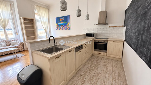 Kiadó téglalakás, albérlet, Budapesten, V. kerületben, 3 szobás