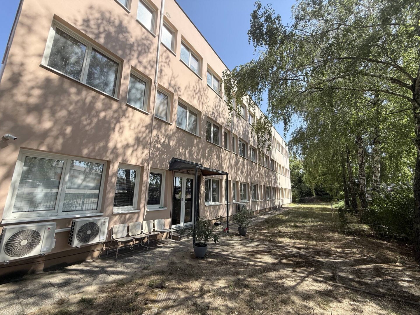 13 bed · 850m² · 1.583.000 ft