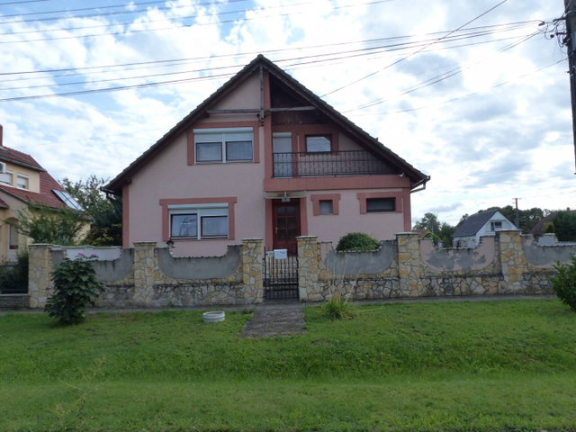 Eladó családi ház, Kozármislenyen 119.9 M Ft, 6 szobás