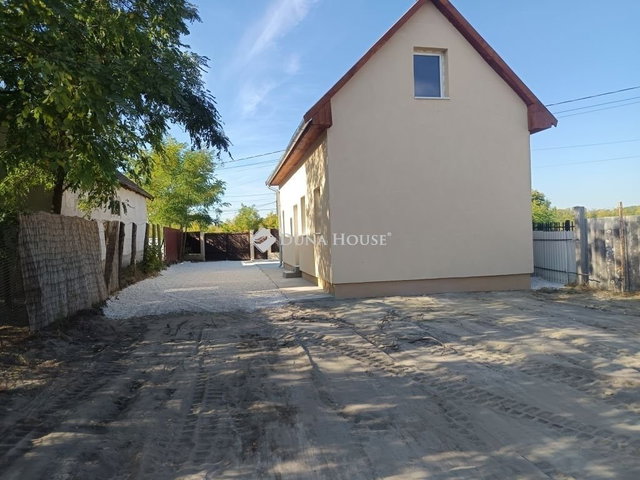 Eladó családi ház, Tápiószentmártonon 32 M Ft, 3 szobás