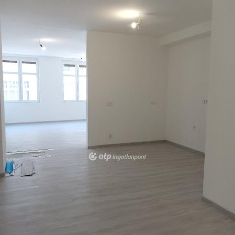 Eladó téglalakás, Budapesten, VI. kerületben 79.9 M Ft, 1 szobás
