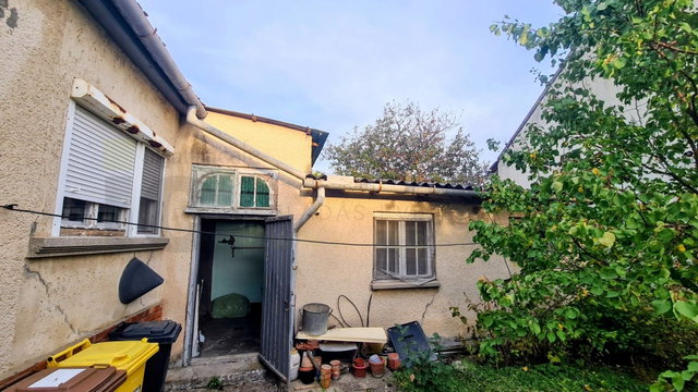 Eladó családi ház, Szegeden 52.9 M Ft, 2 szobás