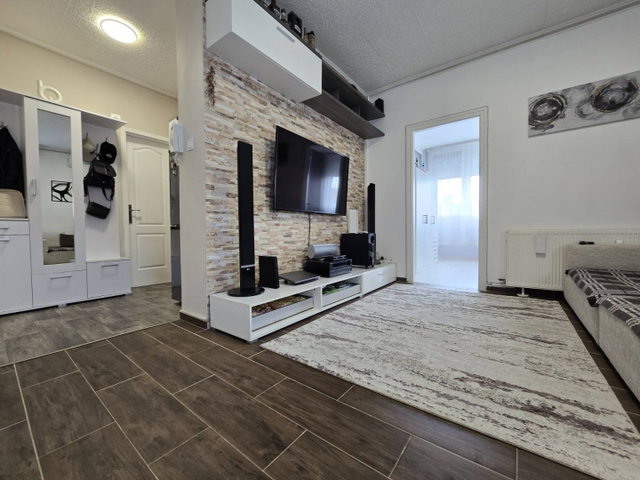 Eladó téglalakás, Dombóváron 29.9 M Ft, 3 szobás