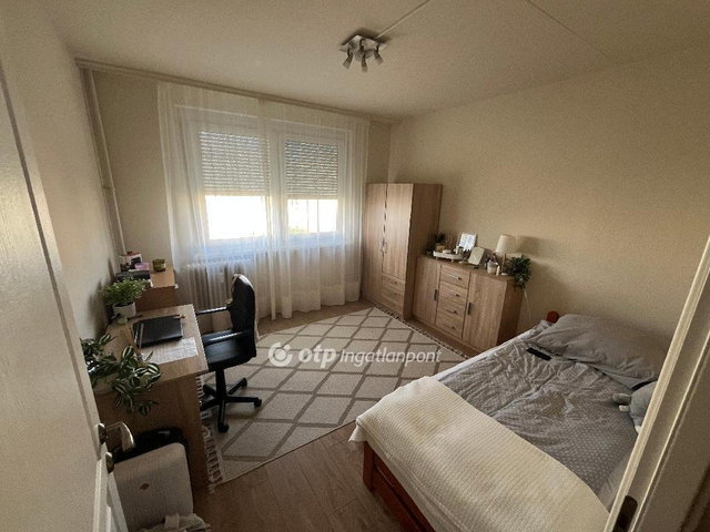 Eladó panellakás, Debrecenben 85 M Ft, 3 szobás