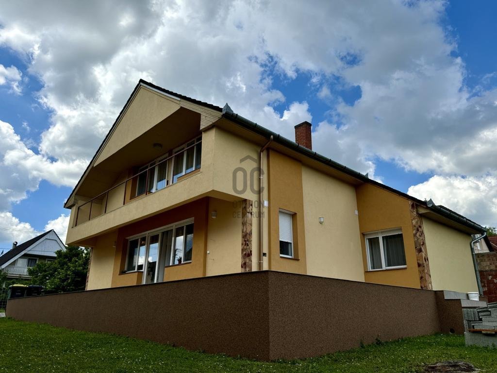 4 bed · 174m² · 129.000.000 ft