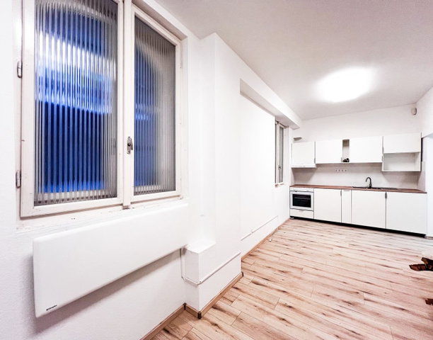 Eladó téglalakás, Budapesten, VI. kerületben 45 M Ft, 1 szobás