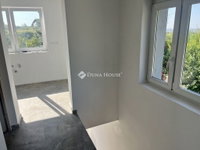 Eladó családi ház, Pécsett 98 M Ft, 4 szobás
