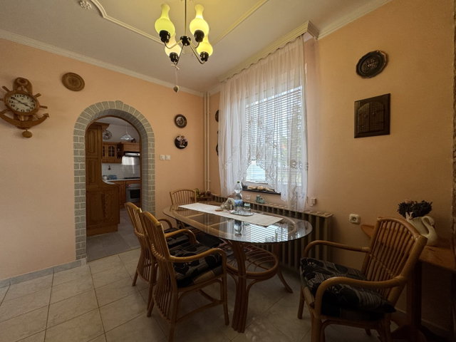 Eladó családi ház, Balatonfűzfőn 99.9 M Ft, 5 szobás