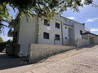 Eladó téglalakás