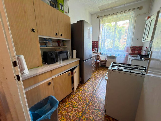 Eladó téglalakás, Komlón, Zrínyi Miklós utcában 21 M Ft
