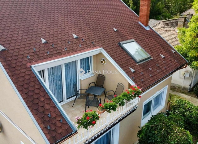 Eladó családi ház, Siófokon 189.9 M Ft, 8 szobás