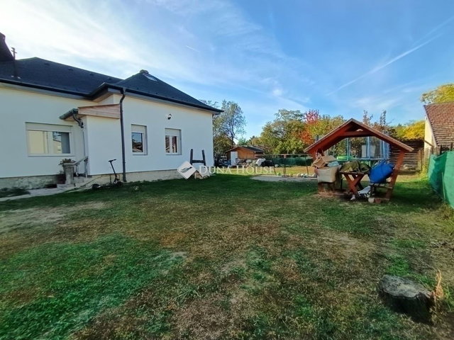 Eladó családi ház, Budapesten, XVIII. kerületben 134.9 M Ft
