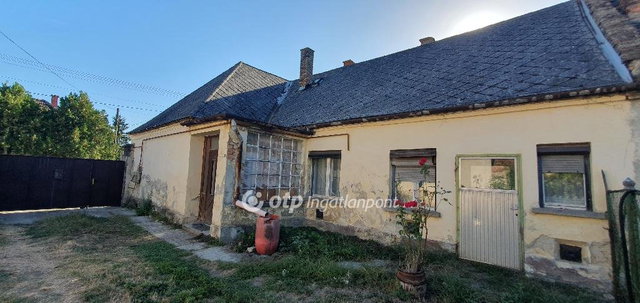Eladó családi ház, Devecseren 9.9 M Ft, 3 szobás