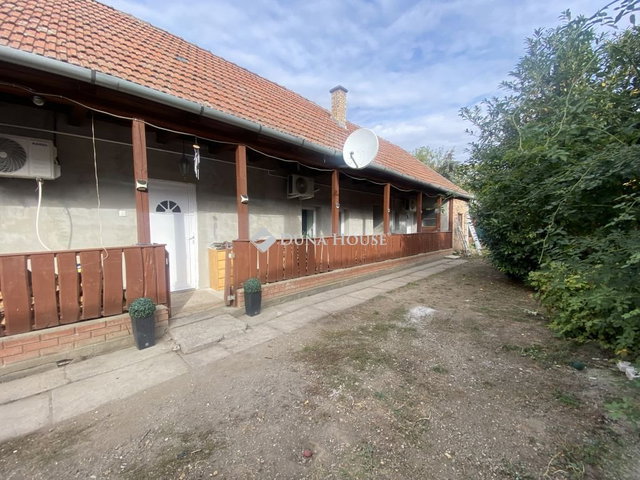 Eladó családi ház, Zsámbokon, Szent László utcában 45 M Ft
