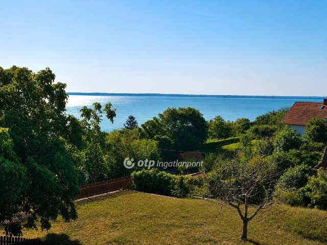 Eladó nyaraló, Balatonalmádiban 149 M Ft, 2 szobás