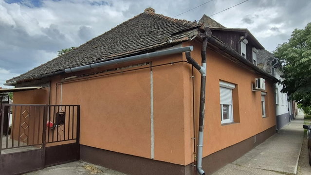 Eladó családi ház, Baján 36.99 M Ft, 5 szobás