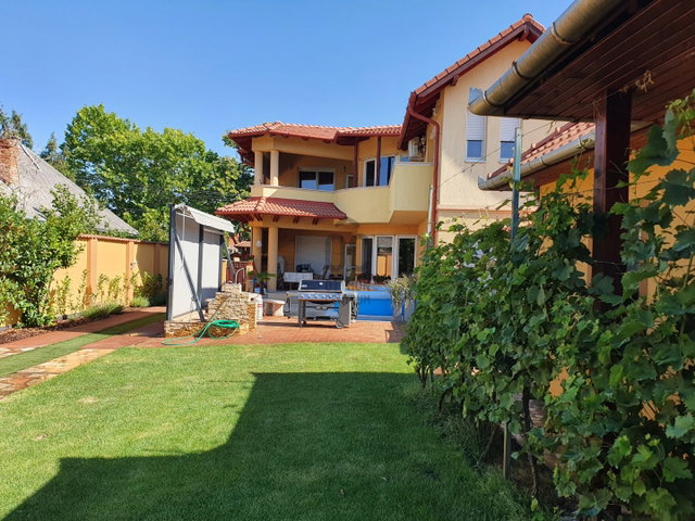 Eladó családi ház, Debrecenben 279.9 M Ft, 9 szobás