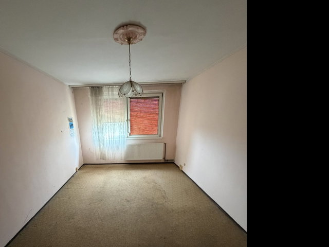 Eladó panellakás, Makón, Fűrész utcában 29.99 M Ft, 2 szobás