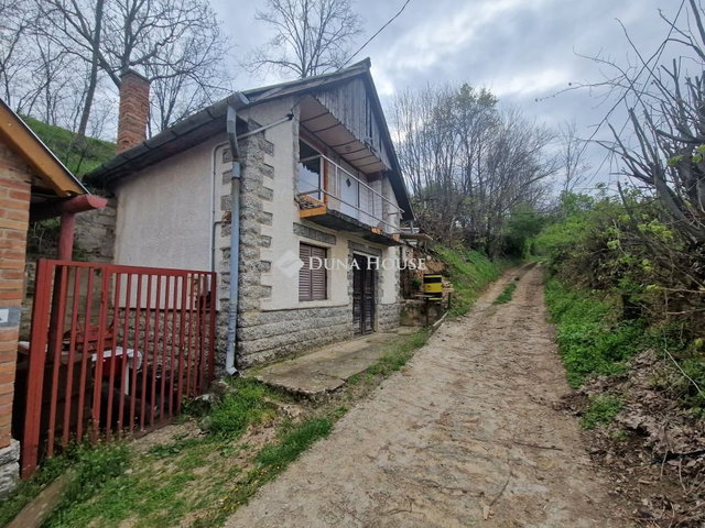 Eladó családi ház, Szászváron 3.4 M Ft, 1 szobás