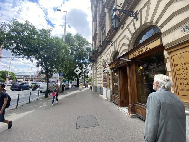 Eladó üzlethelyiség, Budapesten, V. kerületben 330 M Ft