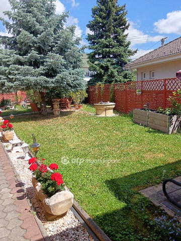 Eladó családi ház, Székesfehérvárott 151.9 M Ft, 6 szobás