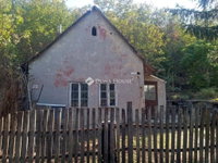 Eladó családi ház, Pécsett 21.99 M Ft, 1 szobás