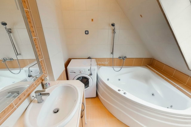 Eladó családi ház, Kecskeméten 115 M Ft, 6 szobás