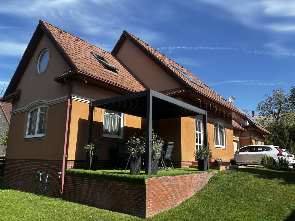 4 bed · 200m² · 141.900.000 ft
