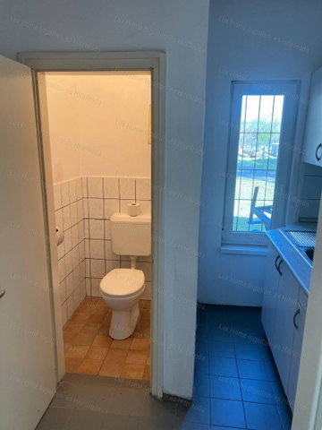 Kiadó üzlethelyiség, Komáromban 350 E Ft / hó, 1 szobás